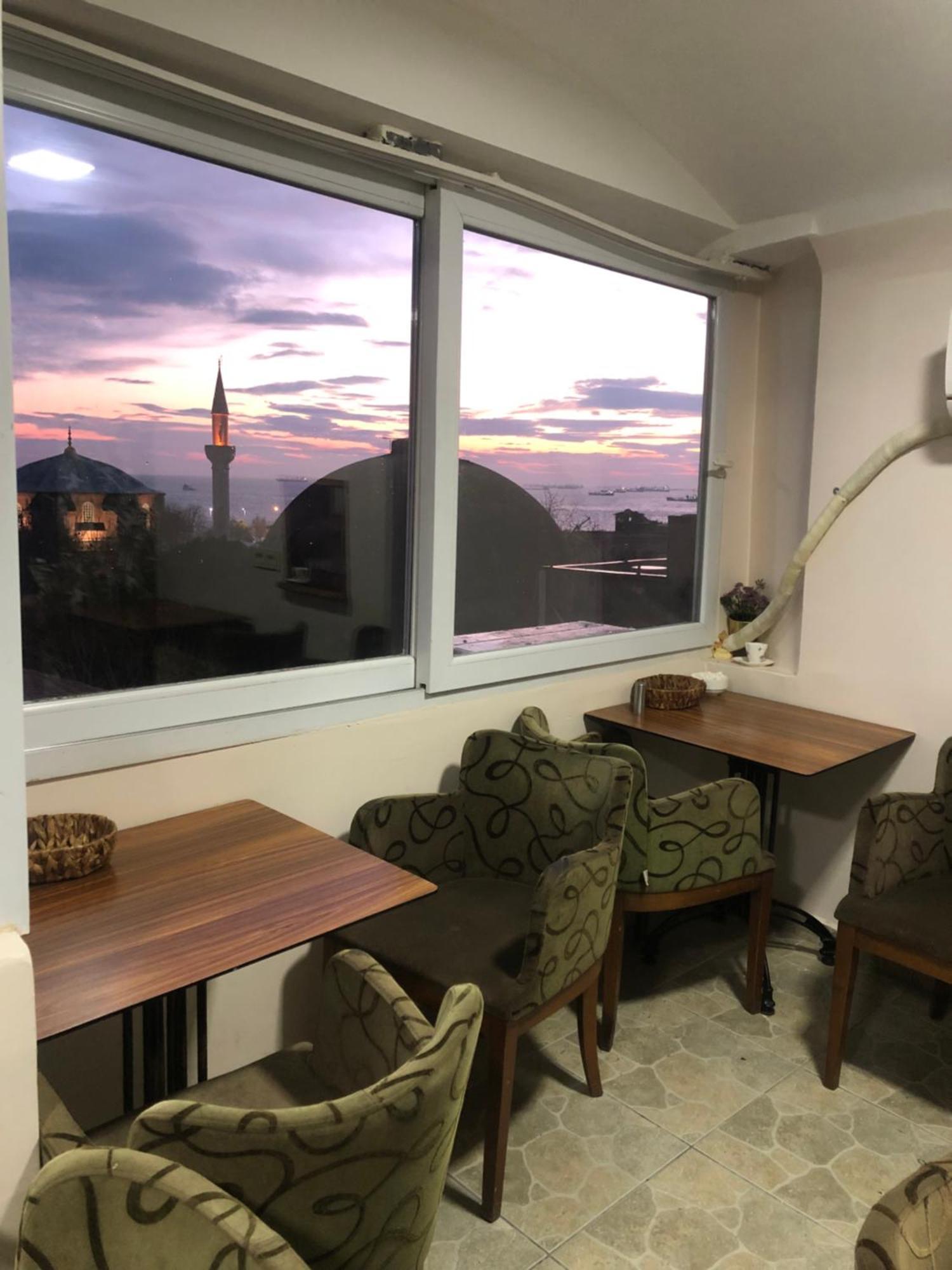 Bachos Hotel Sultanahmet Enjoy Breakfast On The Teracce With A Sea View — Photos 2