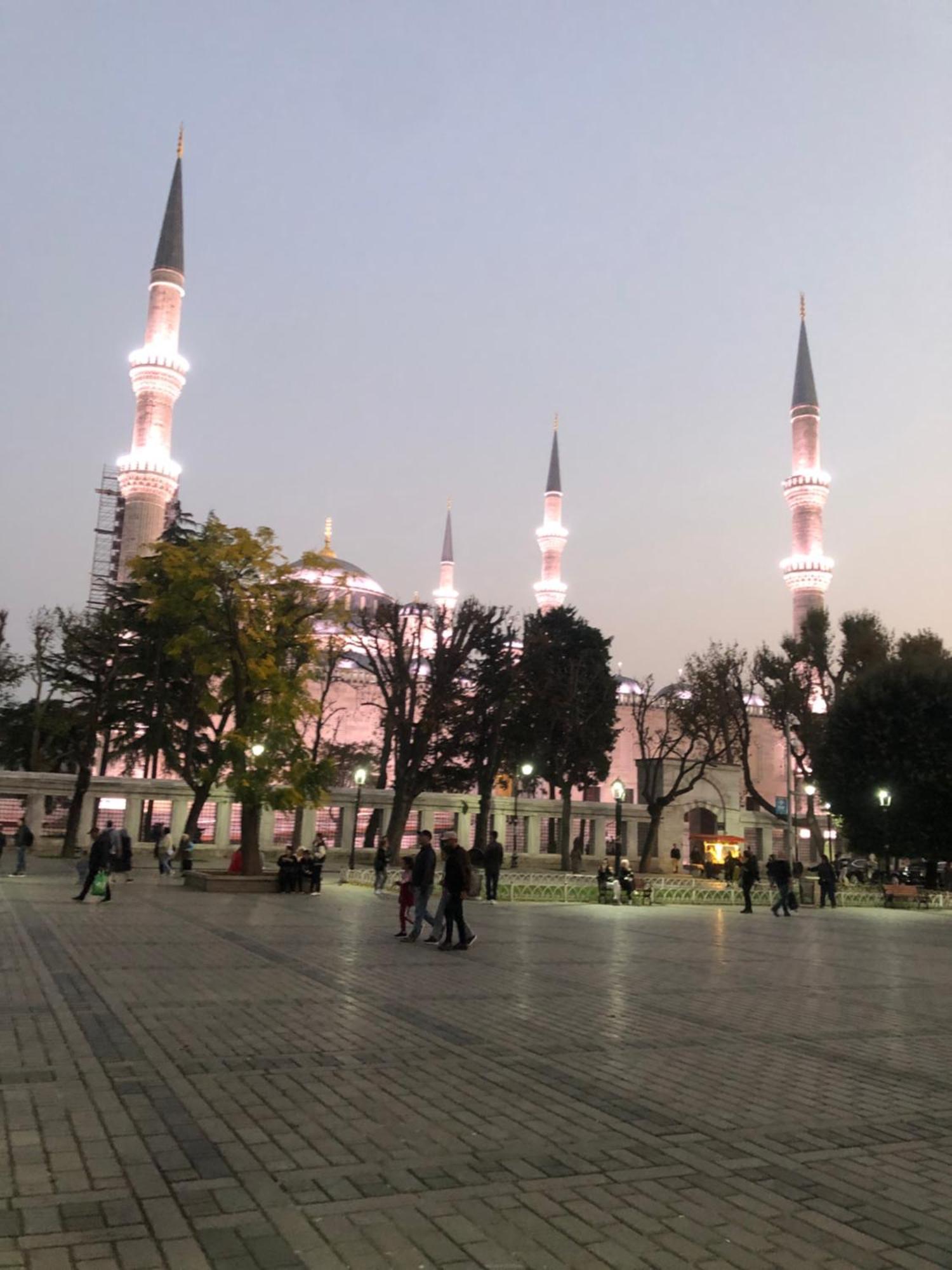 Bachos Hotel Sultanahmet Enjoy Breakfast On The Teracce With A Sea View, Istanbul
